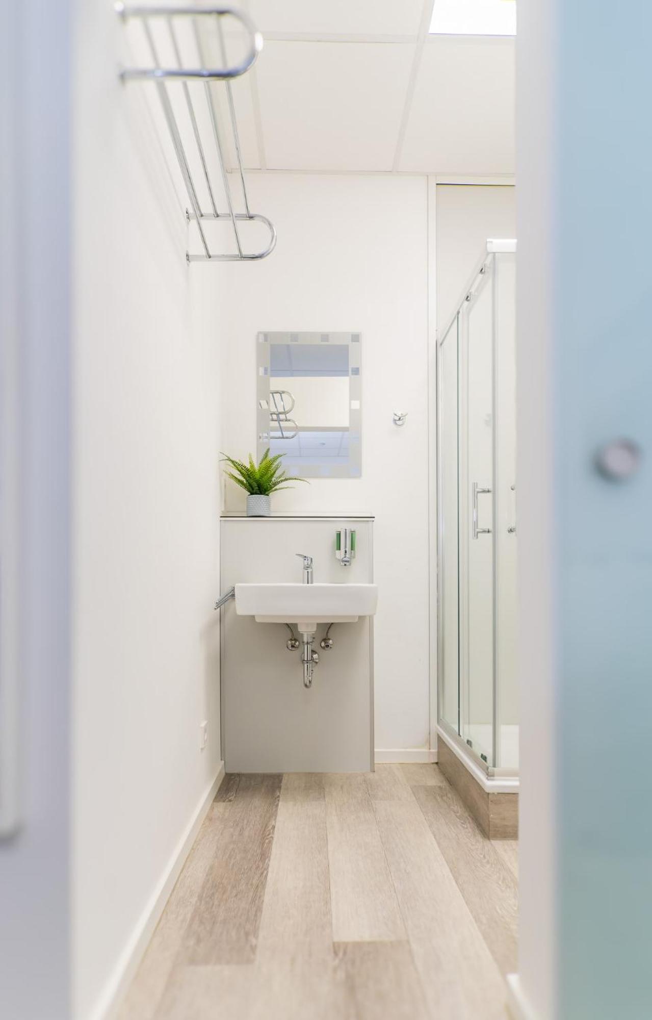 Private Room #1 With King Size, Ground Floor, Ac, Only 2Min To Rab Ramstein-Miesenbach Extérieur photo